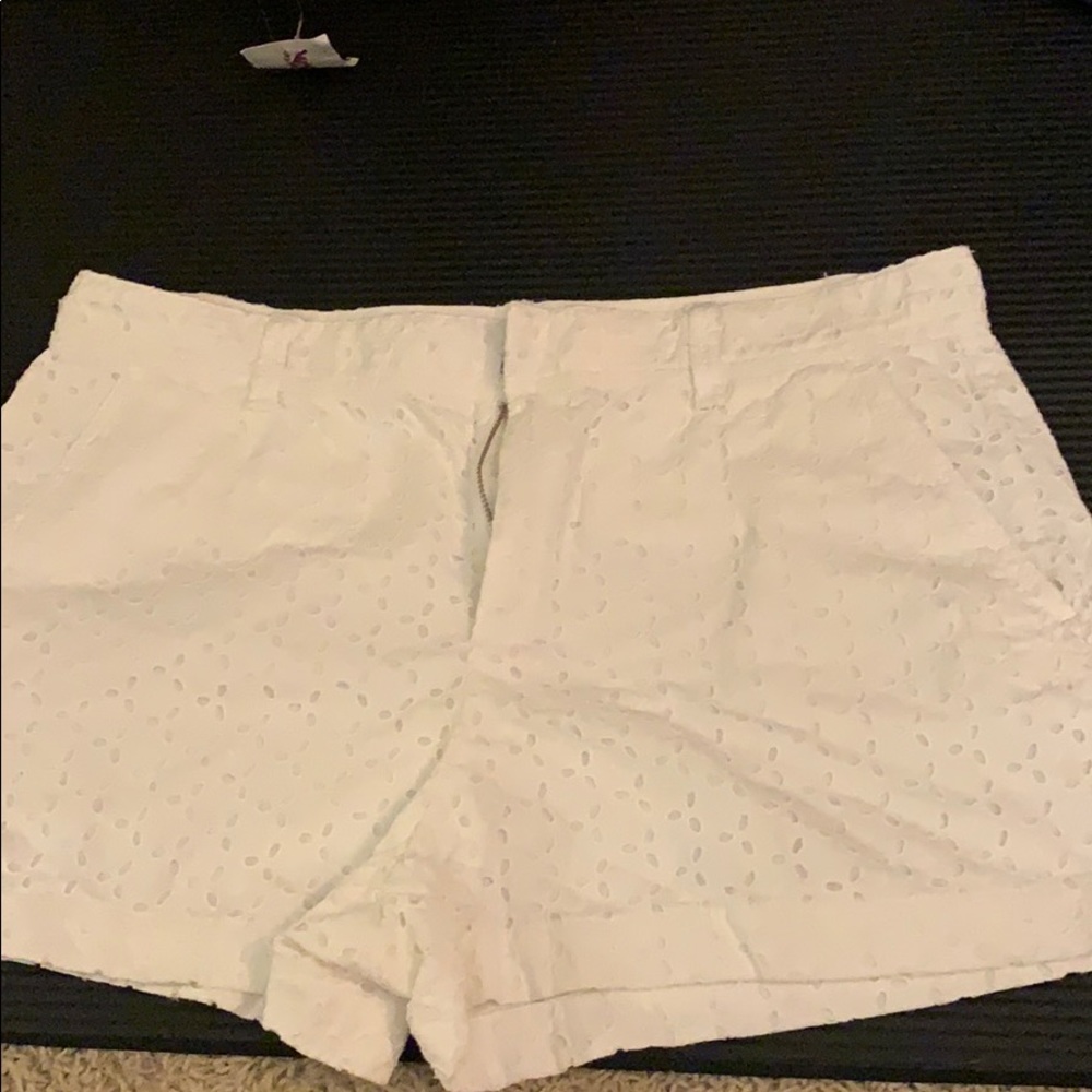 GAP White patterned shorts